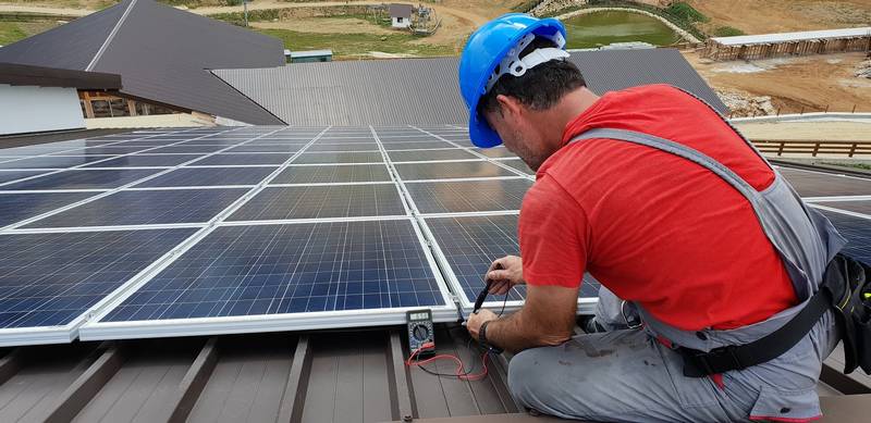 ARNAQUE AUX PANNEAUX PHOTOVOLTAÏQUES : COMMENT REAGIR LORSQU’ON EST VICTIME ?